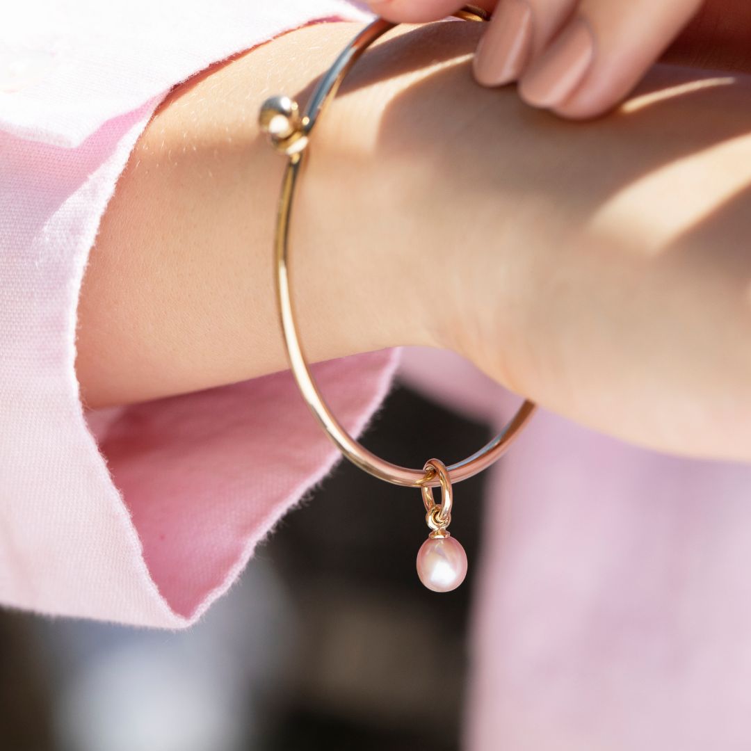 Recognised Hope Pearl Popon Pendant and Gold Bangle Recognised